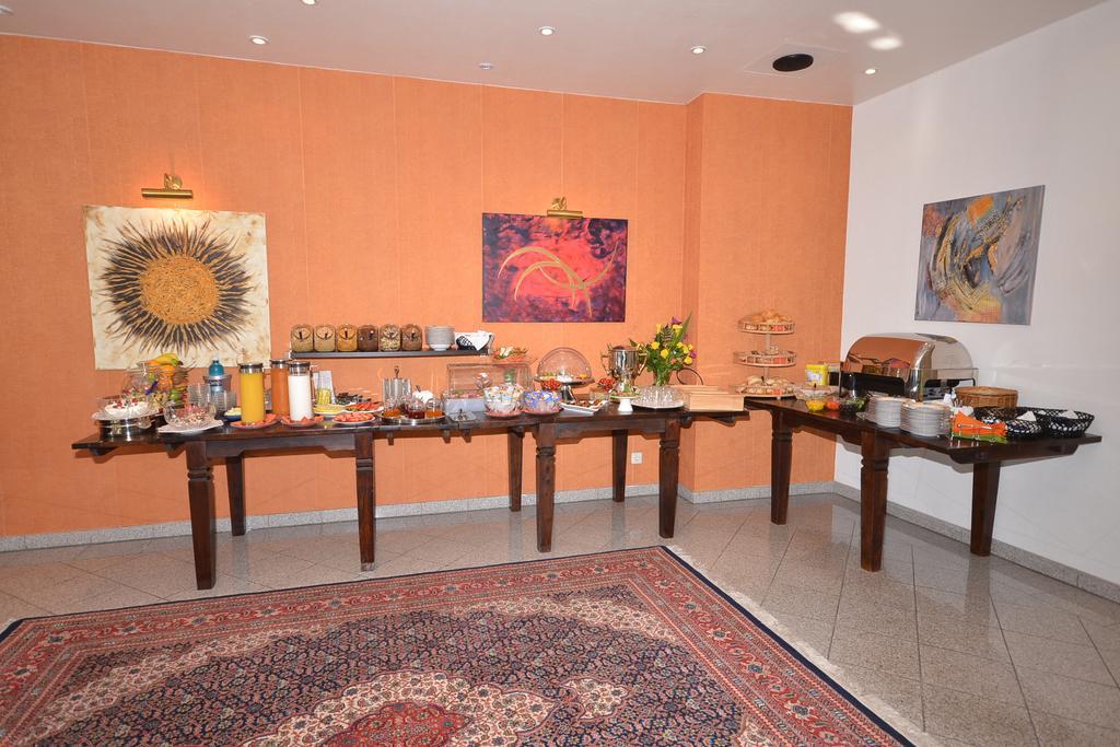 Alpha Hotel Garni 迪岑巴赫 外观 照片
