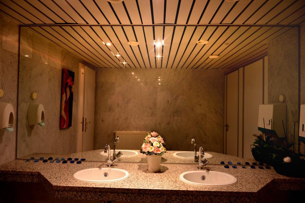Alpha Hotel Garni 迪岑巴赫 外观 照片