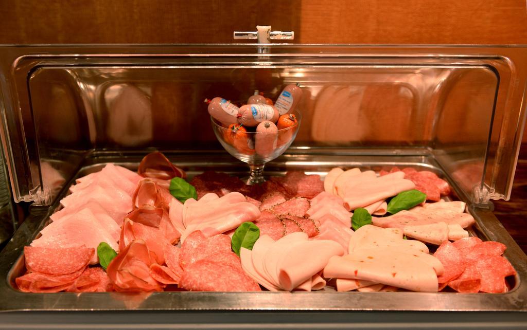 Alpha Hotel Garni 迪岑巴赫 外观 照片