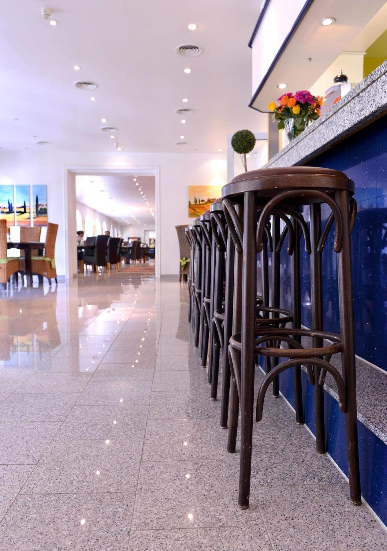 Alpha Hotel Garni 迪岑巴赫 外观 照片