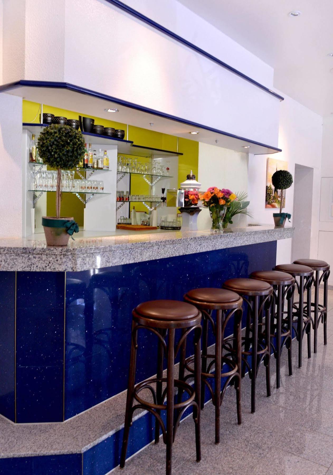 Alpha Hotel Garni 迪岑巴赫 外观 照片